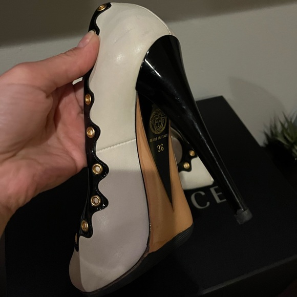 Beautiful white Versace heels 👠 - Picture 3 of 7
